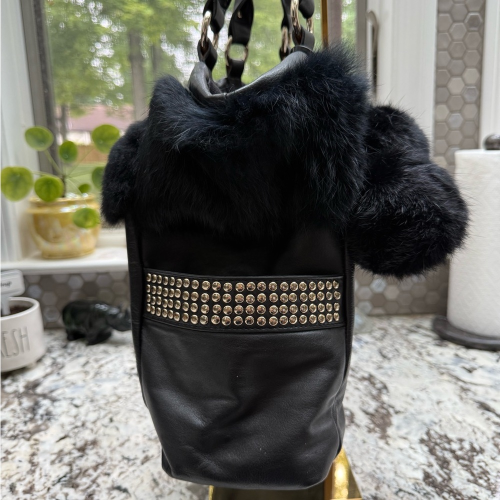 Luxurious Black Fur-Accent Shoulder Bag - Picture 4 of 10